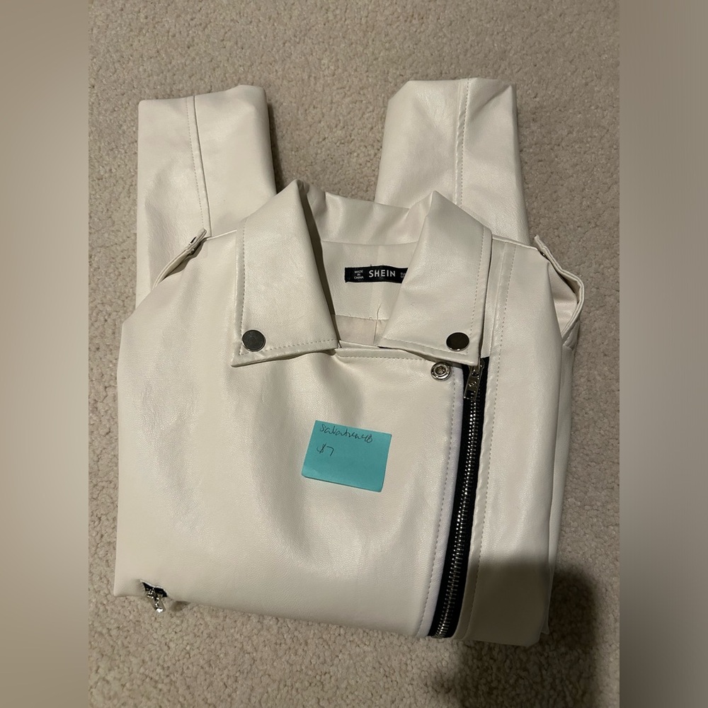 ❌SOLD❌ White faux leather jacket